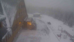 Parkoviště a hlavní vchod