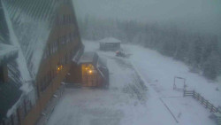 Parkoviště a hlavní vchod