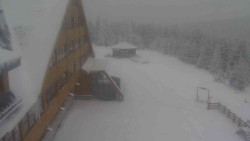 Parkoviště a hlavní vchod