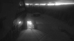 Parkoviště a hlavní vchod