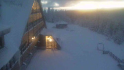 Parkoviště a hlavní vchod