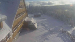 Parkoviště a hlavní vchod