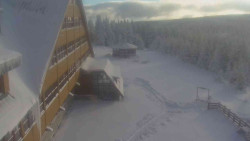 Parkoviště a hlavní vchod