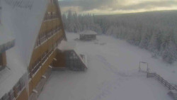 Parkoviště a hlavní vchod