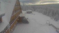 Parkoviště a hlavní vchod