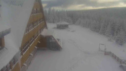 Parkoviště a hlavní vchod