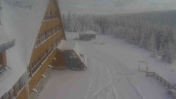 Parkoviště a hlavní vchod