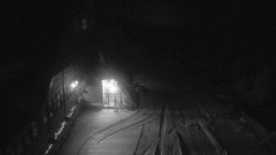 Parkoviště a hlavní vchod