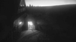 Parkoviště a hlavní vchod