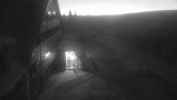 Parkoviště a hlavní vchod