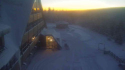 Parkoviště a hlavní vchod