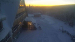 Parkoviště a hlavní vchod