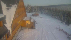 Parkoviště a hlavní vchod