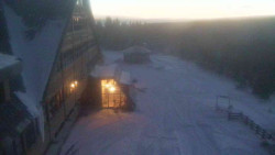 Parkoviště a hlavní vchod