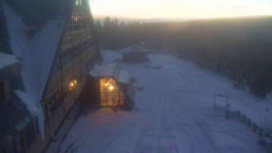 Parkoviště a hlavní vchod