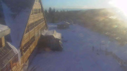 Parkoviště a hlavní vchod