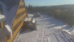 Parkoviště a hlavní vchod