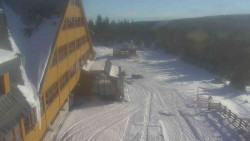 Parkoviště a hlavní vchod