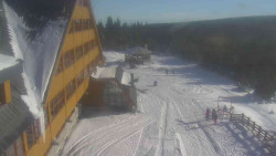 Parkoviště a hlavní vchod