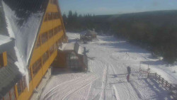 Parkoviště a hlavní vchod