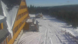 Parkoviště a hlavní vchod