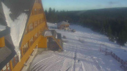 Parkoviště a hlavní vchod