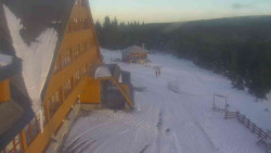 Parkoviště a hlavní vchod