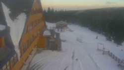 Parkoviště a hlavní vchod