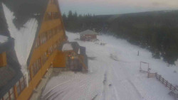 Parkoviště a hlavní vchod