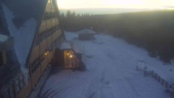 Parkoviště a hlavní vchod