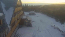 Parkoviště a hlavní vchod