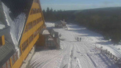 Parkoviště a hlavní vchod