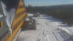 Parkoviště a hlavní vchod