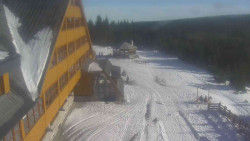 Parkoviště a hlavní vchod