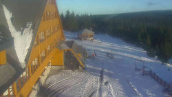 Parkoviště a hlavní vchod