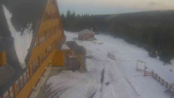 Parkoviště a hlavní vchod