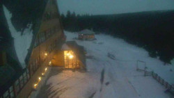 Parkoviště a hlavní vchod