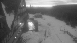 Parkoviště a hlavní vchod