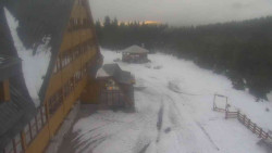 Parkoviště a hlavní vchod