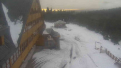 Parkoviště a hlavní vchod