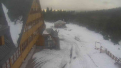 Parkoviště a hlavní vchod