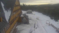 Parkoviště a hlavní vchod