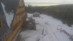 Parkoviště a hlavní vchod