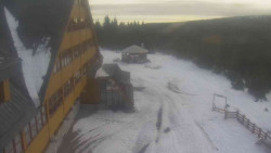 Parkoviště a hlavní vchod