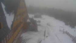 Parkoviště a hlavní vchod