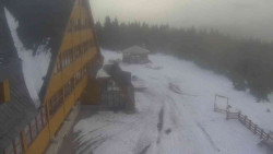 Parkoviště a hlavní vchod