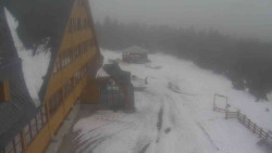 Parkoviště a hlavní vchod