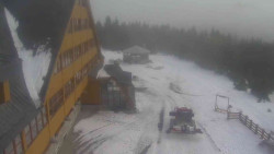 Parkoviště a hlavní vchod