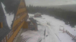 Parkoviště a hlavní vchod