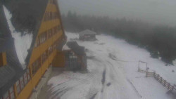 Parkoviště a hlavní vchod